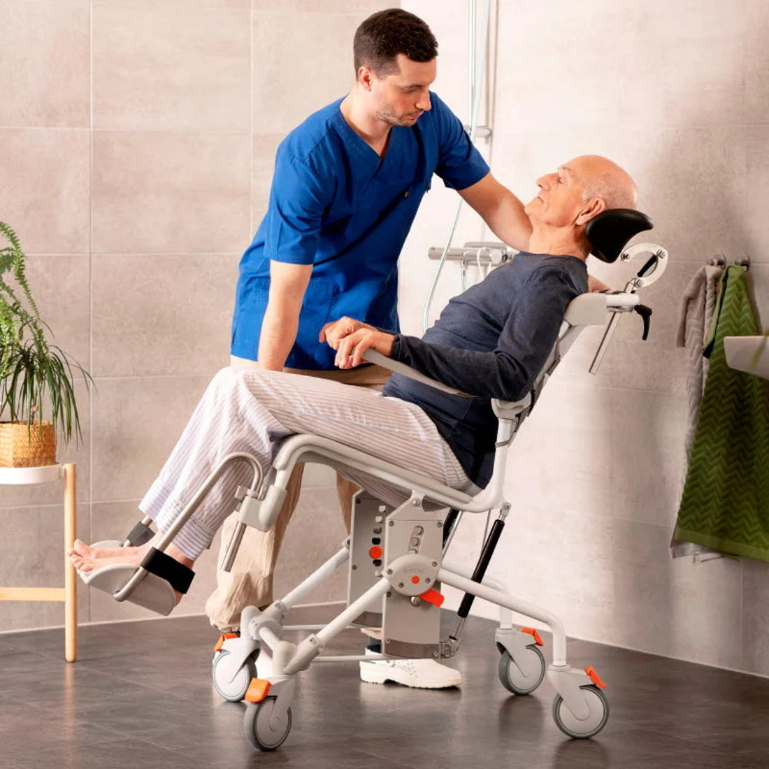 Duschstol / toalettstol Etac Swift Mobil Tilt‑2